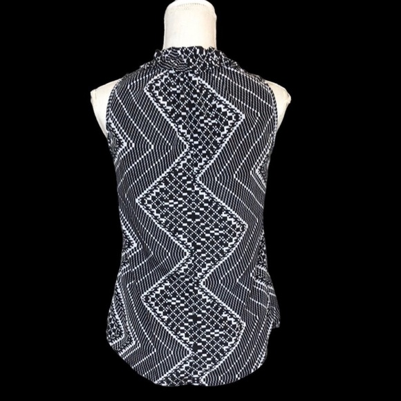 Sleeveless Geometric Black and White V-neck Tank Top Size S - Picture 4 of 6